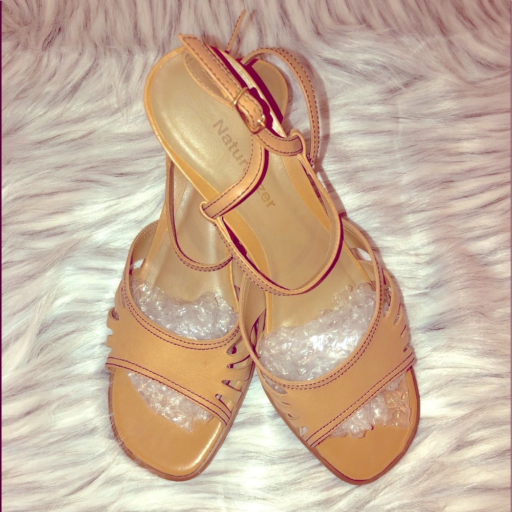 NATURALIZER Tan WIDE WIDTH SANDALS